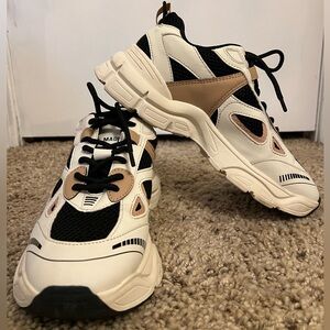 Steve Madden Clydie Chunky Platform Sneaker